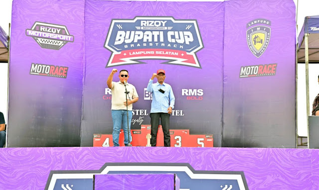 280 Crosser adu Ketangkasan di ajang Bupati Cup Grasstrack Motocross 2024, di Sirkuit MX-GTX Way Ragom