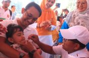 Pj. Gubernur Lampung Serahkan Bantuan Sosial dan Apresiasi Penurunan Angka Stunting di Lampung Barat