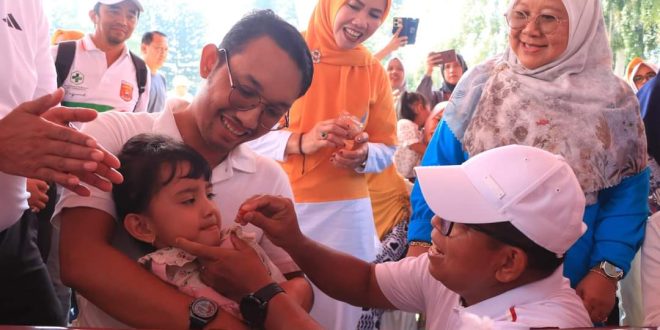 Pj. Gubernur Lampung Serahkan Bantuan Sosial dan Apresiasi Penurunan Angka Stunting di Lampung Barat