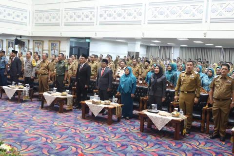 Ketua Sementara DPRD Ahmad Giri Akbar  dan Sekretaris DPRD Tina Malinda Hadiri Acara Pengukuhan