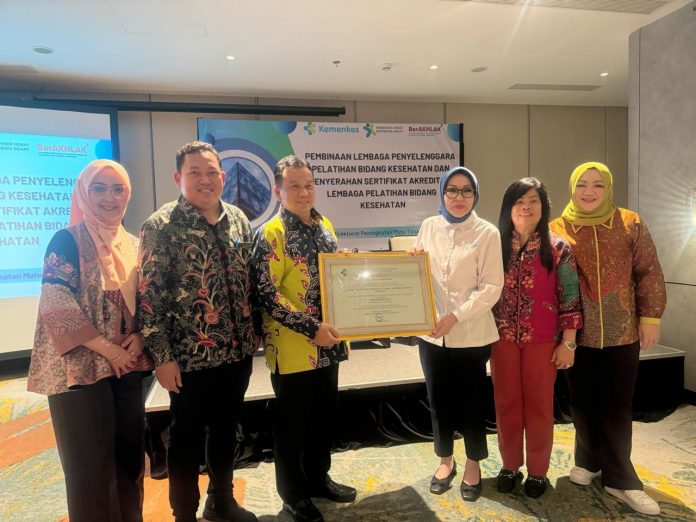 RSUDAM Terima Sertifikat Akreditasi Lembaga Penyelenggara Pelatihan Bidang Kesehatan dari Dirjen Tenaga Kesehatan