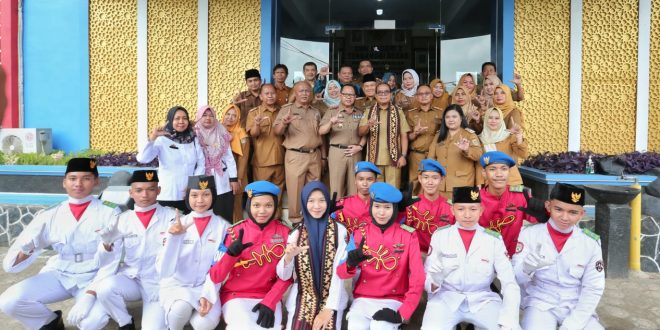 Pj. Gubernur Samsudin Tinjau Pelaksanaan Penerimaan Peserta Didik Baru dan Daftar Ulang di Sejumlah Sekolah di Lampung Tengah