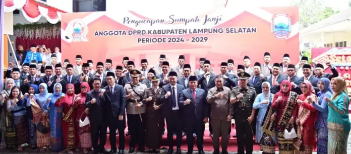 Anggota DPRD Kabupaten Lamsel Resmi Dilantik