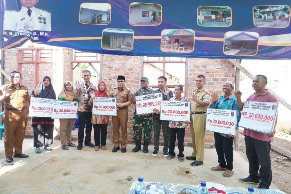 “Terimakasih Pak Wahdi Siradjjudin ” ujar Warga Rejomulyo Penerima Bantuan Bedah Rumah
