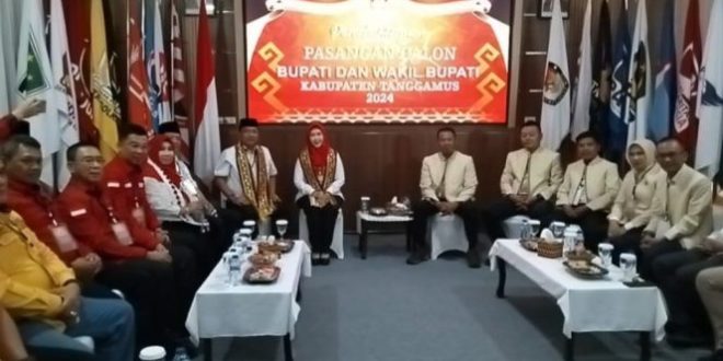 KPU Tanggamus Terima Berkas Pendaftaran Dari Paslon Dewi-Amar