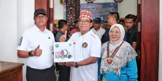 Pj. Gubernur Samsudin dan Ibu Maidawati Tinjau Penanggulangan Stunting dan Posyandu di Lamban Pancasila, Liwa, Lampung Barat