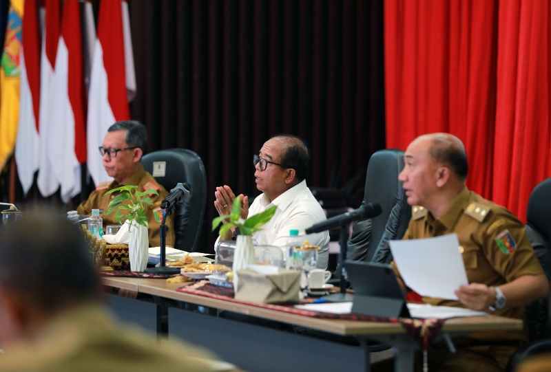 Pj. Gubernur Samsudin Pimpin Rapat Persiapan Asistensi Evaluasi Kinerja Penjabat Gubernur Semester Pertama