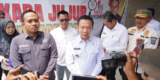 PJ BUPATI PRINGSEWU TINJAU KESIAPAN PILKADA 2024 DI BAWASLU KABUPATEN PRINGSEWU