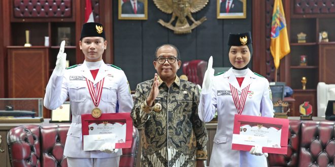 Usai Jalankan Tugas Sebagai Paskibraka pada Perayaan Hari Kemerdekaan RI ke-79 di Ibu Kota Nusantara, 2 Paskibraka Lampung Kunjungi Pj. Gubernur Samsudin