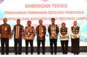 Ketua Sementara DPRD Ahmad Giri Akbar Memberikan Sambutan Dalam Pembukaan Bimtek Pembinaan Ideologi Pancasila