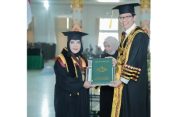 Walikota Eva Dwiana Raih Gelar Magister Hukum Ekonomi Predikat Cumlaude