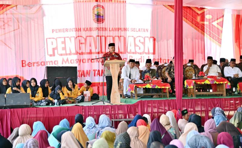 Bupati Lamsel Nanang Ermanto Pengajian Bareng Masyarakat dan ASN di Kecamatan Tanjung Bintang