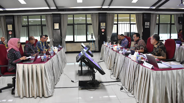 Samsudin Penjabat Gubernur Sampaikan Paparan Kinerja di depan Tim Evaluator Itjen Kemendagri di Jakarta