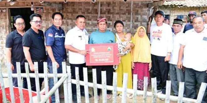 Nanang Ermanto Gulirkan Bantuan Bedah Rumah Kepada 3 Warga di Kecamatan Penengahan