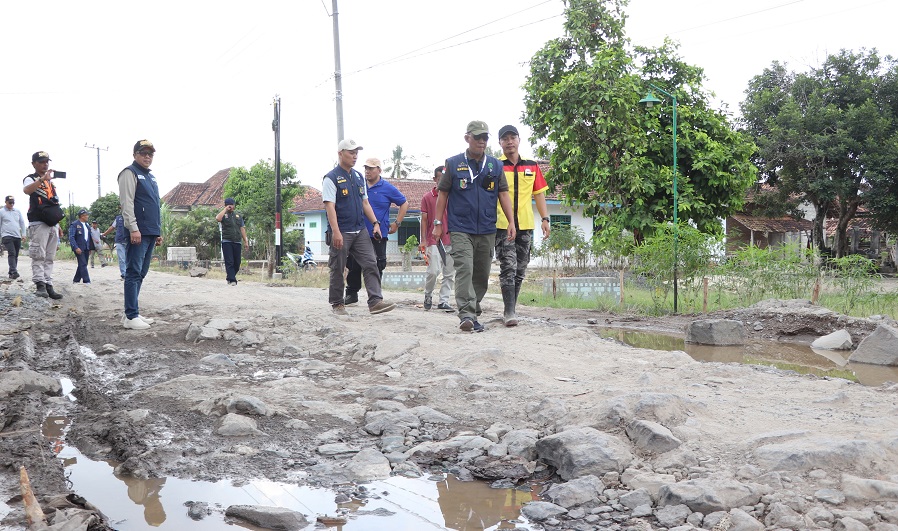 Tindak Lanjut Program BERKIBAR Untuk Perbaikan Infrastruktur, Kadis BMBK Lampung Tinjau Jalan Adijaya-Sp Tulung Randu