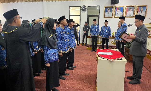 Pj. Sekdakab Tanggamus Melantik Pejabat Fungsional Guru