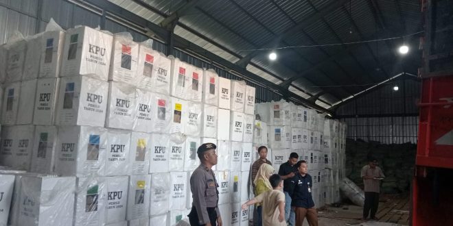 Polresta Bandar Lampung Jaga Ketat Kedatangan Logistik Pilkada di Gudang KPU