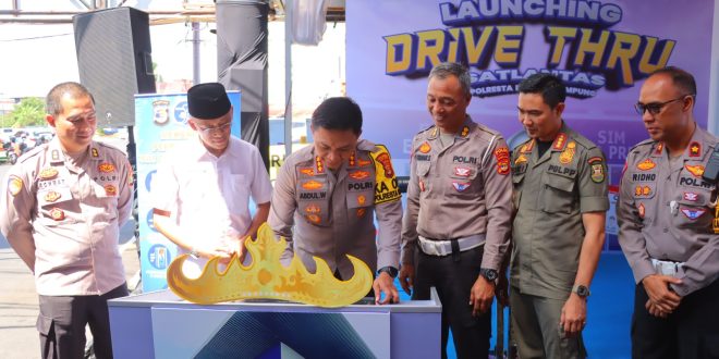 Berikan Kemudahan, Kapolresta Bandar Lampung Resmikan Layanan Drive Thru Perpanjangan SIM Online