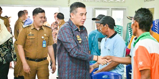 Bupati Dendi Serahkan BLT Dana Desa Kepada 57 Keluarga Penerima Manfaat Desa Purworejo