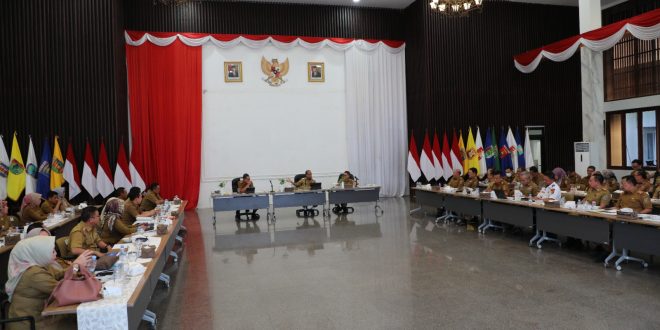 Pj. Gubernur Samsudin Buka Rapim Bersama Kepala OPD dalam Rangka Evaluasi Pelaksanaan Program Kegiatan Tahun 2024