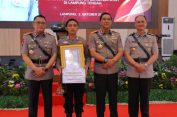 Kapolda Lampung Berikan Penghargaan Untuk Bripka Rico
