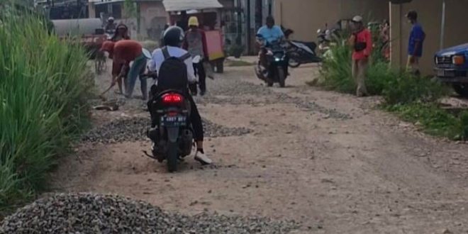 Centralberita.id-Perbaiki Jalan Penghubung, Warga Desa Tanjungrejo dan Gunung Sari Ucapkan Terimakasih Untuk Pemkab Pesawaran