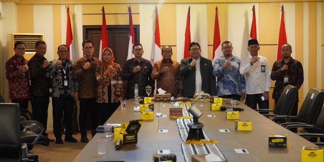 Pj. Gubernur Lampung Terima Kunjungan Pimpinan Ombudsman RI dan Tim Bappenas Bahas Peningkatan Pelayanan Publik
