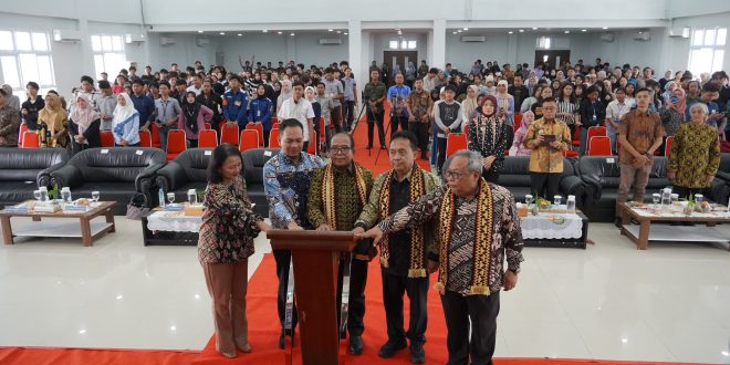 Optimalisasi Bonus Demografi, Pj. Gubernur Lampung Samsudin Buka Seminar Kependudukan dan Luncurkan Population Clock di ITERA