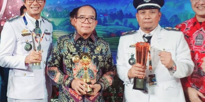 Desa Hanura Raih Juara II Desa Teladan LPKAD Tingkat Nasional dari Kemendagri