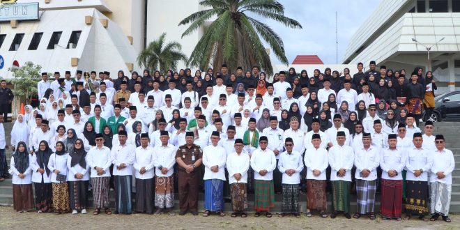 Pj. Gubernur Lampung Pimpin Upacara Hari Santri 2024