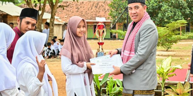 Bupati Ajak Para Santri Teladani Perjuangan Pendahulu Dalam Mempertahankan Kemerdekaan Indonesia