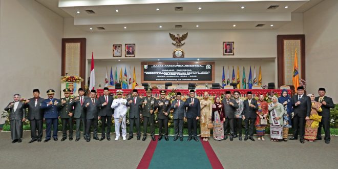 Pj. Gubernur Samsudin Hadiri Rapat Paripurna Istimewa Pengucapan Sumpah/Janji Pimpinan DPRD Lampung Masa Jabatan 2024-2029