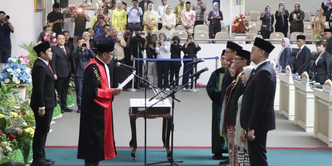 Pj. Gubernur Hadiri Pengambilan Sumpah Jabatan Pimpinan DPRD Provinsi Lampung Masa Jabatan 2024-2029