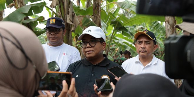 Antisipasi Banjir, Pj. Gubernur Didampingi Pj. Walikota Bandar Lampung Meninjau Aliran Sungai