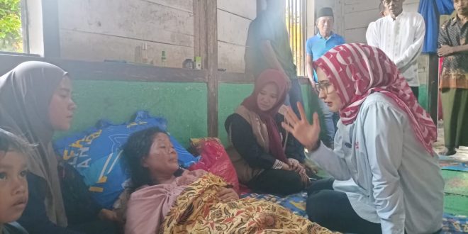 Cabup Nanda Indira Kunjungi Warga Musibah Kebakaran