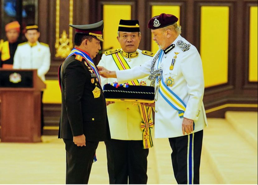 Kapolri Dapat Penghargaan Panglima Gagah Pasukan Polis dari Kerajaan Malaysia