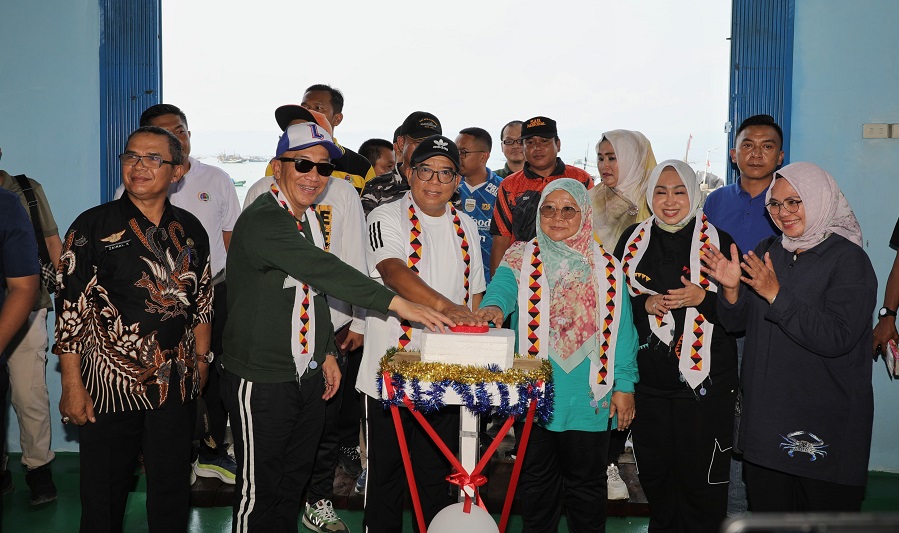 Pj Gubernur Samsudin Resmikan TPI Higienis dan Berikan Sejumlah Bantuan di Tanggamus