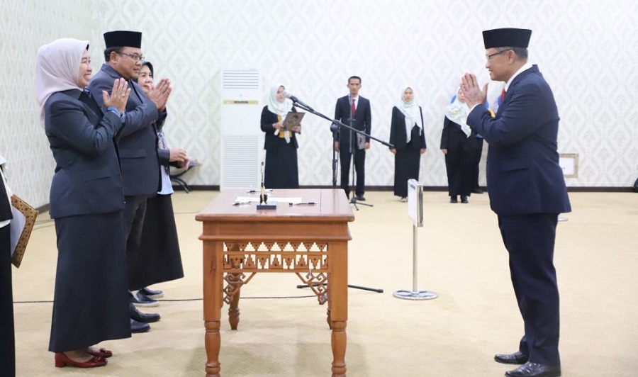 Rektor Unila Lantik Dekan FISIP dan Fakultas Hukum