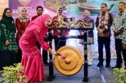 Nuri Maulida Pimpin Dekranasda Lampung Selatan Promosikan Kerajinan Khas di ITTIE Batam
