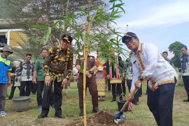 Marindo Kurniawan Pj. Bupati Pringsewu Minta Sekolah di Pringsewu Menanam Pohon Bambu