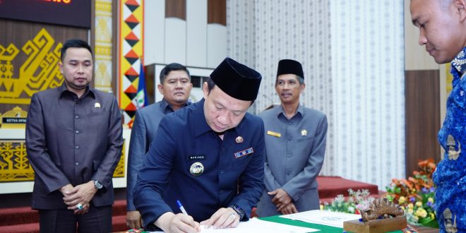 Pj.Bupati Pringsewu & DPRD Sahkan Perda Penyelenggaraan Keolahragaan