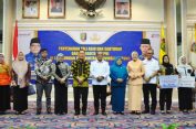 Pj. Gubernur Lampung Serahkan Penghargaan dan Tali Asih untuk Anggota KORPRI
