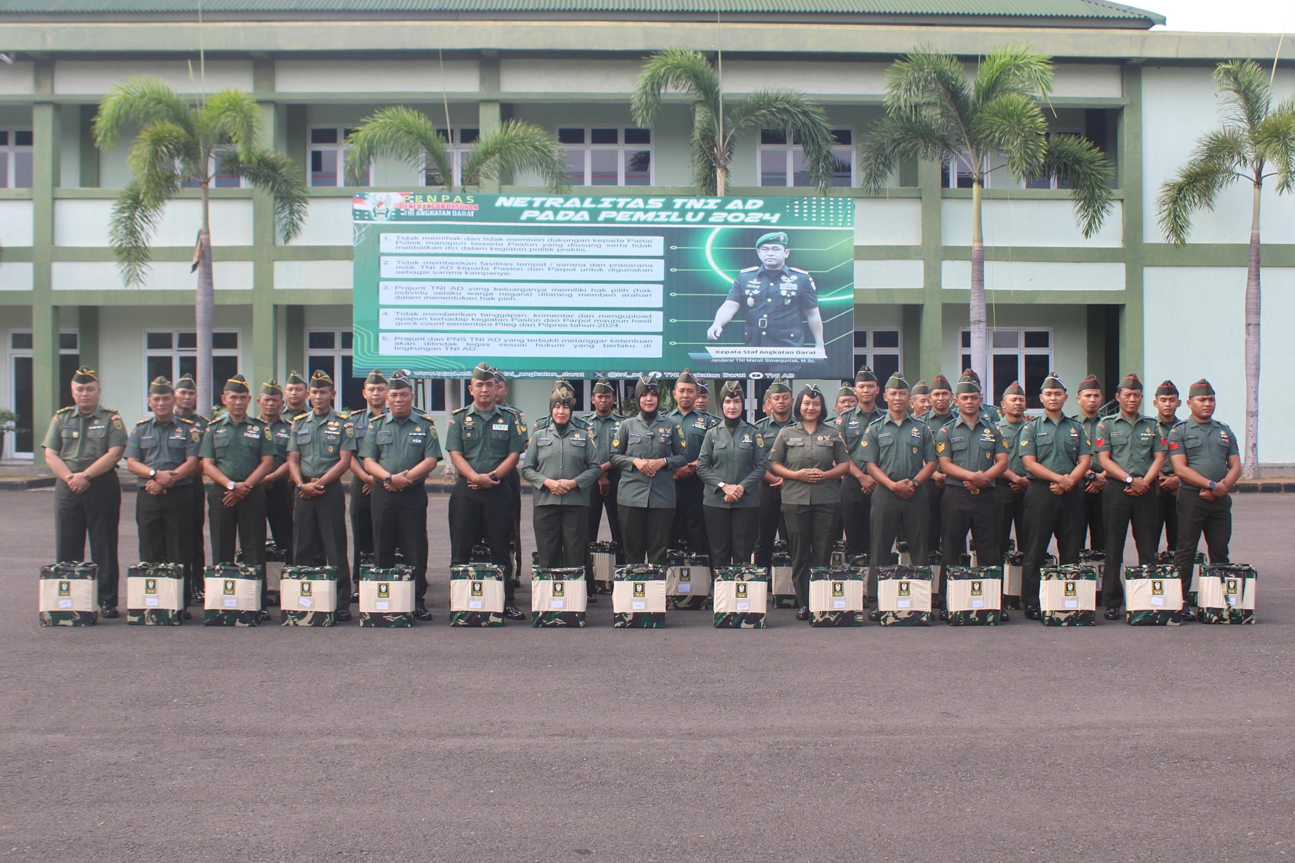 Korem 043/Gatam Distribusikan Paket Kaporlap Dari Kepala Staf Angkatan Darat