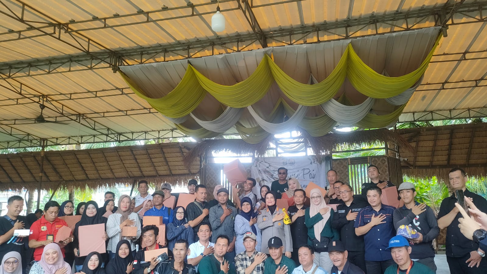 Gelar Family Gathering Bid Humas Polda Lampung bersama Insan Pers
