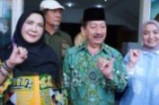 Walikota Eva Dwiana Bersama Keluarga Mencoblos di TPS 005 Palapa