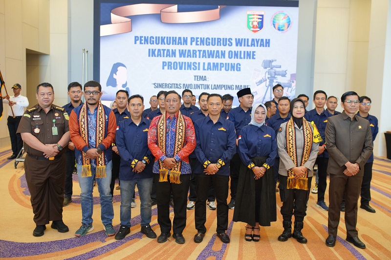Pengukuhan Pengurus IWO Lampung, Penjabat Gubernur Ajak Insan Pers Ciptakan Suasana Kondusif Jelang Pilkada Serentak