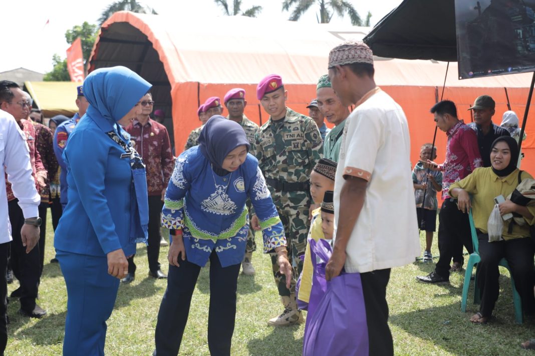 Unila Dukung Baksos Korps Marinir, Rektor Terima Penghargaan