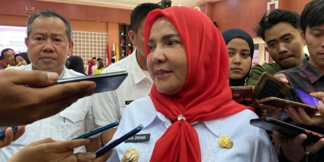 Walikota Eva Dwiana Tetapkan UMK Bandar Lampung 2025 Naik Rp3,3 Juta