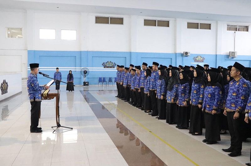 Pj Sekdaprov Lampung Lantik Pejabat Fungsional dan Serahkan 140 SK PNS