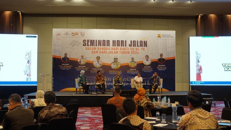 Rektor Unila Narasumber Seminar Hari Jalan 2024